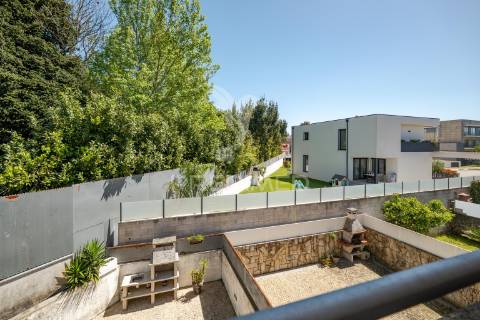 Moradia t4 em gaveto - merelim são paio