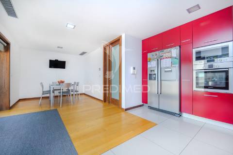 Moradia t4 em gaveto - merelim são paio