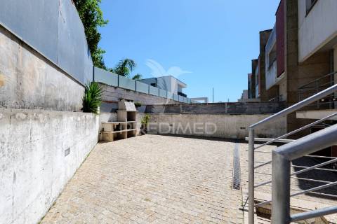 Moradia t4 em gaveto - merelim são paio