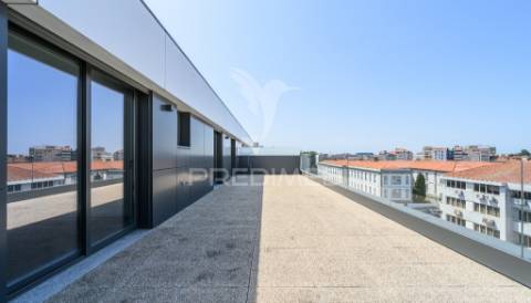 T4 último piso com terraço de 120 m² na rotunda da boavista – porto
