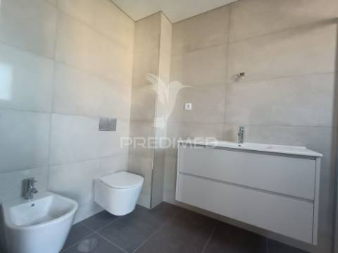 T4 último piso com terraço de 120 m² na rotunda da boavista – porto