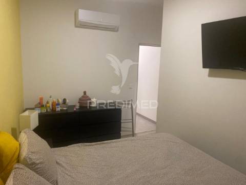 Moradia v3 totalmente renovada e mobilada no centro de algoz