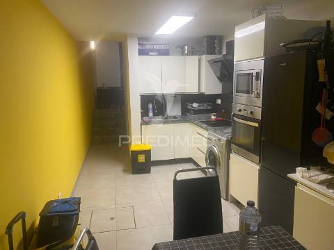 Moradia v3 totalmente renovada e mobilada no centro de algoz