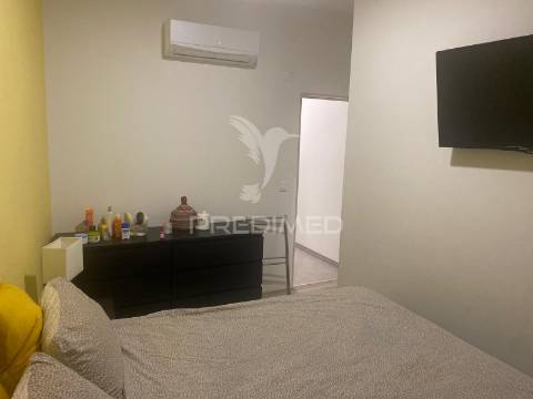 Moradia v3 totalmente renovada e mobilada no centro de algoz