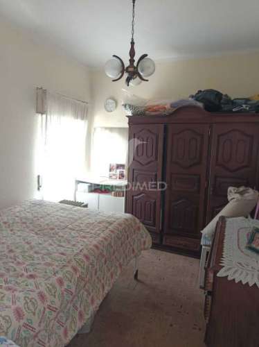 Moradia isolada t4+3 amadora - mina de agua