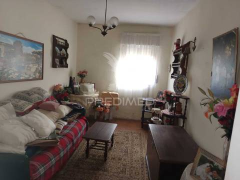 Moradia isolada t4+3 amadora - mina de agua