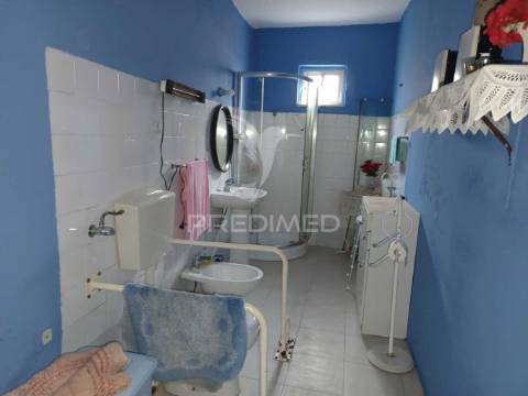 Moradia isolada t4+3 amadora - mina de agua