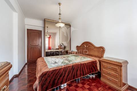 T2 duplex bem localizado, na baixa da banheira