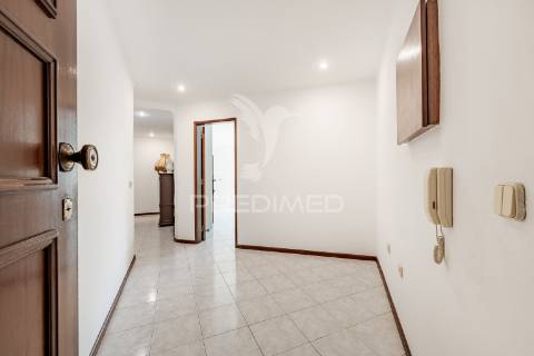 T2 duplex bem localizado, na baixa da banheira