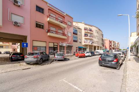 T2 duplex bem localizado, na baixa da banheira