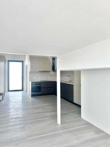 Apartamento t0+1 c/ localização privilegiada