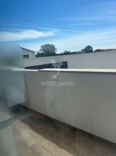 Apartamento t0+1 c/ localização privilegiada