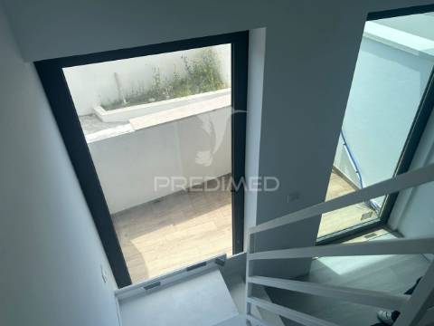 Apartamento t0+1 c/ localização privilegiada