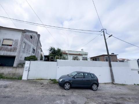 Moradia térrea t4 perto escolas e transportes públicos