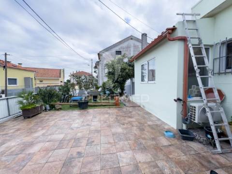 Moradia térrea t4 perto escolas e transportes públicos