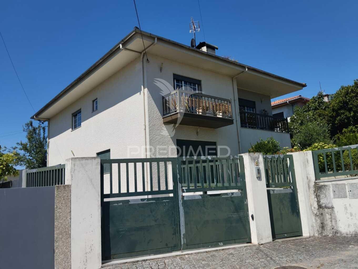 Moradia t6 localizada em arcos - lomar
