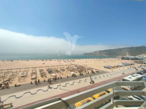 Apartamento t2 + 1 - nazaré (1ª linha de praia)