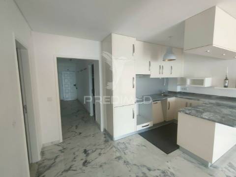 Apartamento t2 + 1 - nazaré (1ª linha de praia)