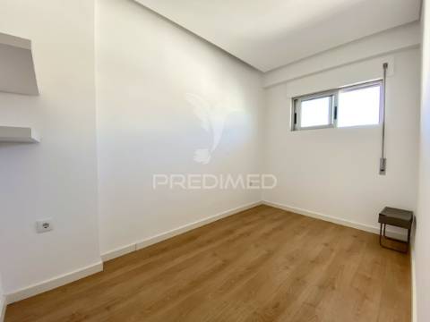 Apartamento t2 + 1 - nazaré (1ª linha de praia)