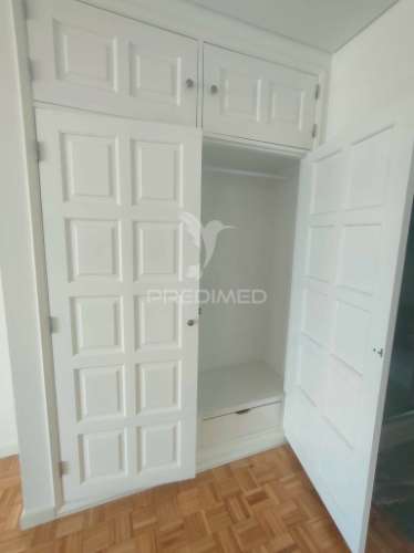 Apartamento t2 + 1 - nazaré (1ª linha de praia)