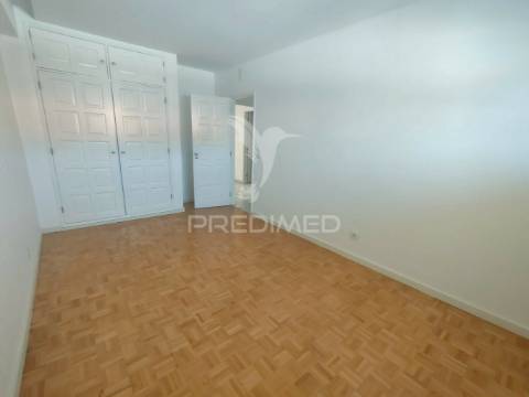 Apartamento t2 + 1 - nazaré (1ª linha de praia)