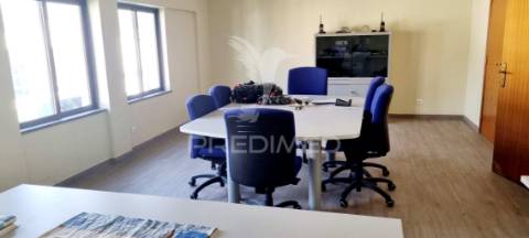 Armazem industrial na urb. industrial da passagem