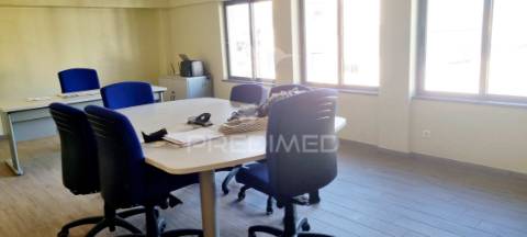 Armazem industrial na urb. industrial da passagem