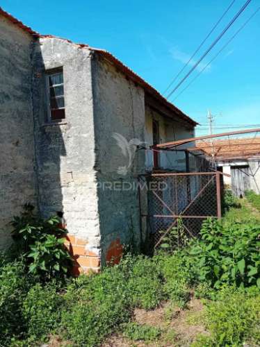 Moradia t4 em mataduços para restauro