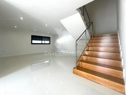 Moradia nova t3  em barco - guimarães