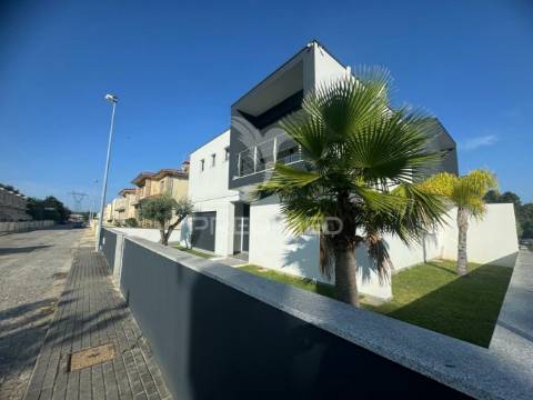 Moradia nova t3  em barco - guimarães