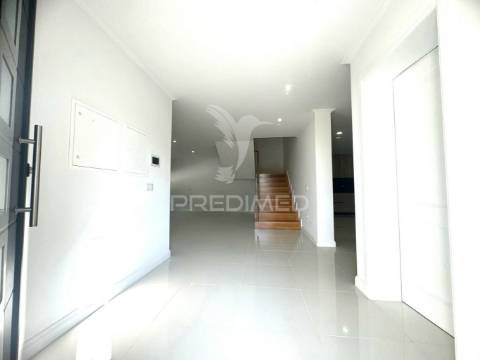 Moradia nova t3  em barco - guimarães