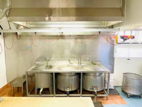 Armazém e loja comercial (comércio de marisco)