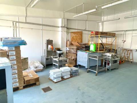 Armazém e loja comercial (comércio de marisco)