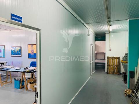 Armazém e loja comercial (comércio de marisco)