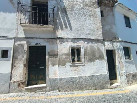 Oportunidade única no centro de campo maior – moradia para recuperação com grande potencial de negócio