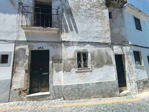 Oportunidade única no centro de campo maior – moradia para recuperação com grande potencial de negócio