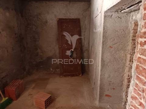 Oportunidade única no centro de campo maior – moradia para recuperação com grande potencial de negócio