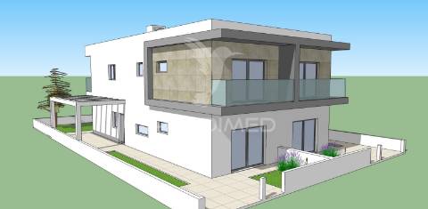 Moradia em construção t4 em fernão ferro