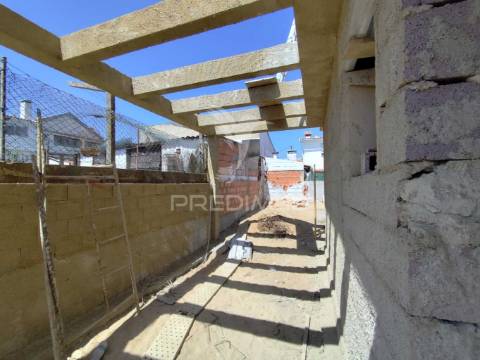 Moradia em construção t4 em fernão ferro