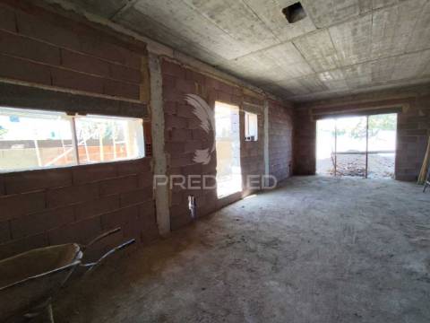 Moradia em construção t4 em fernão ferro