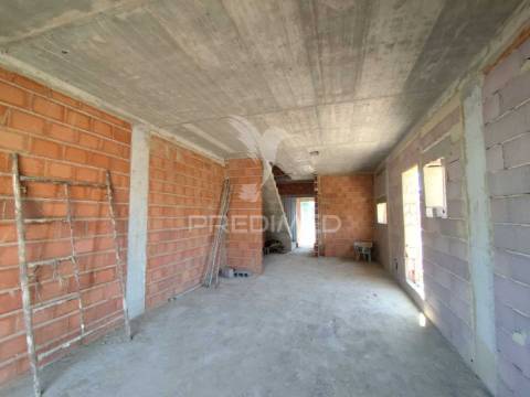 Moradia em construção t4 em fernão ferro