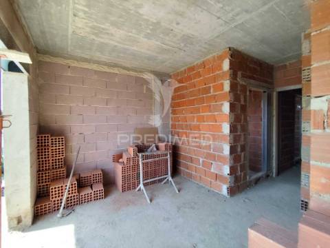 Moradia em construção t4 em fernão ferro