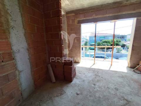 Moradia em construção t4 em fernão ferro