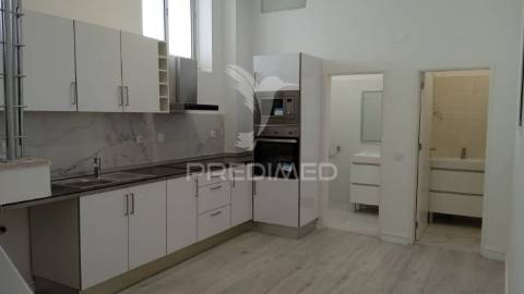 Loja com terraço - 204,48 m² - barreiro