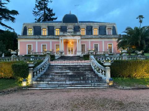 Palácio histórico com jardim botânico e instalações hípicas — elvas, portugal