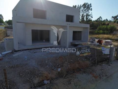 A tua nova casa está em alcanede – conforto, estilo e preço justo!