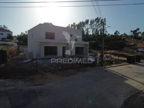 A tua nova casa está em alcanede – conforto, estilo e preço justo!