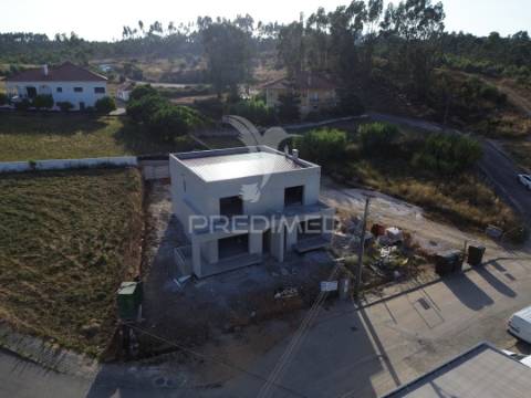 A tua nova casa está em alcanede – conforto, estilo e preço justo!