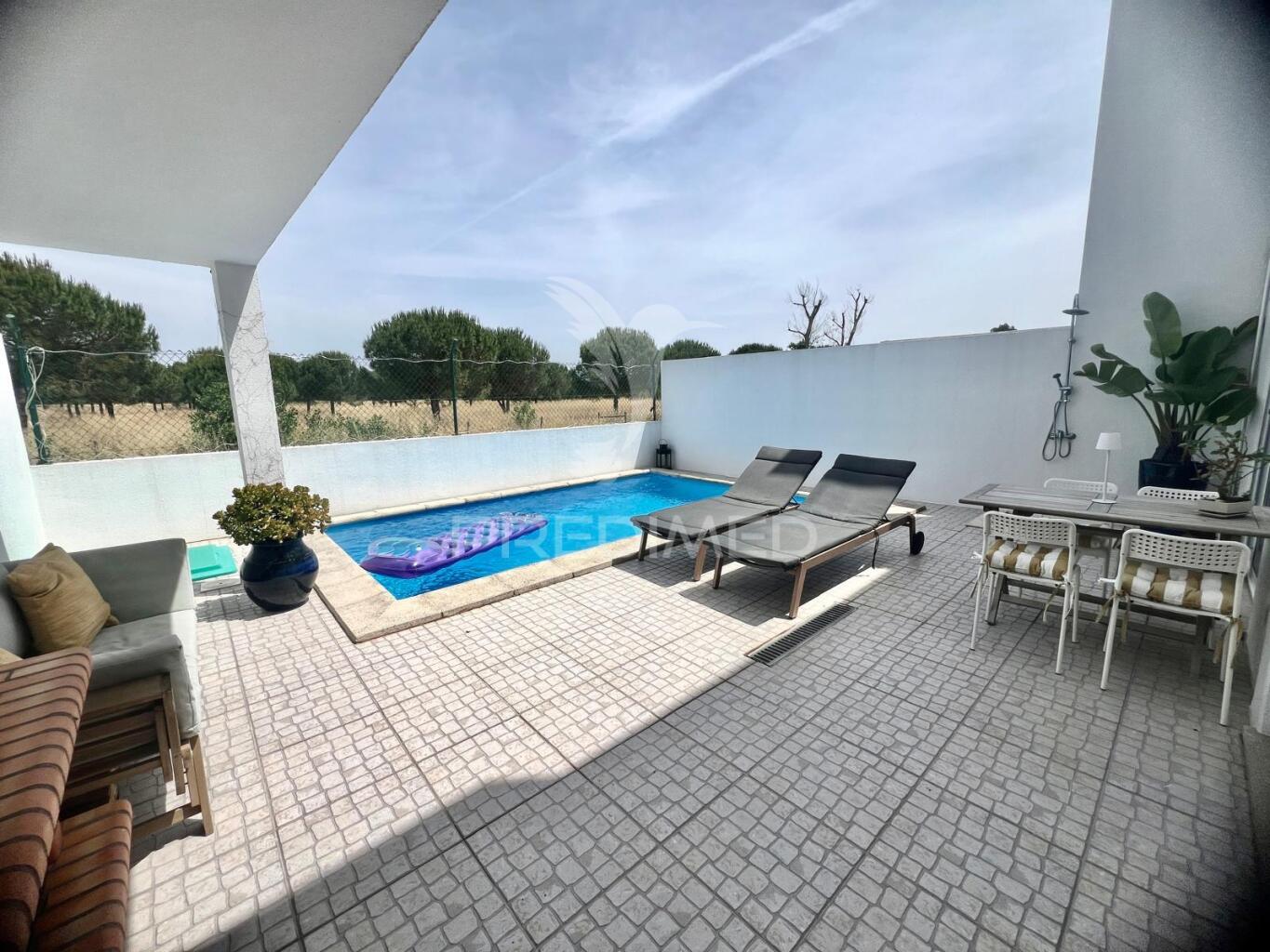 Moradia em banda t3 com piscina