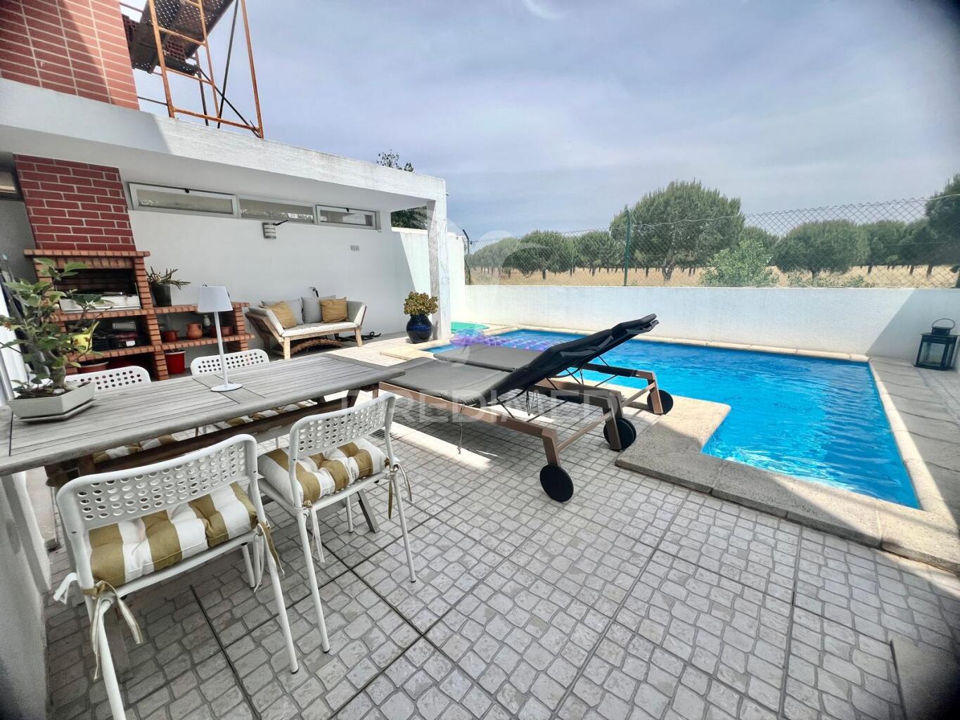 Moradia em banda t3 com piscina
